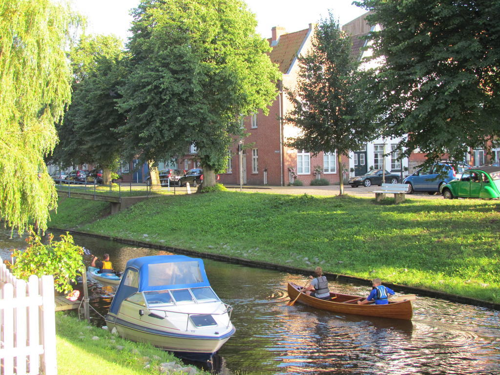Apartments Im Froschhaus Mit Fruehstueckskuechen Friedrichstadt Exterior foto